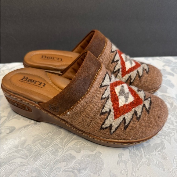 Born Size 7 Bandy Blanket Aztec‎ Slip On Clogs Comfort Shoe Hand Woven Brown red